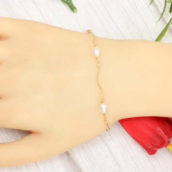 "Trendy Handmade Bracelet – A Thoughtful Gift for Girls & Women | UNVRC1104 - Picture 4 of 10